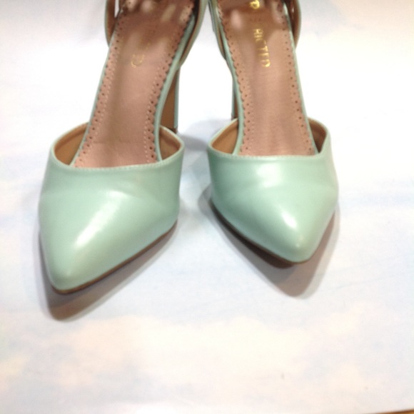 Restricted Ankle Straps Heels - Picture 6 of 12